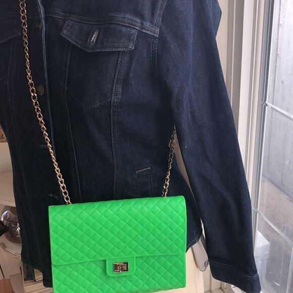 Up cycled ♻️ Neon Green Quilt Look 👀 Purse Gold front clasp reused plastic♻️ - Picture 17 of 17